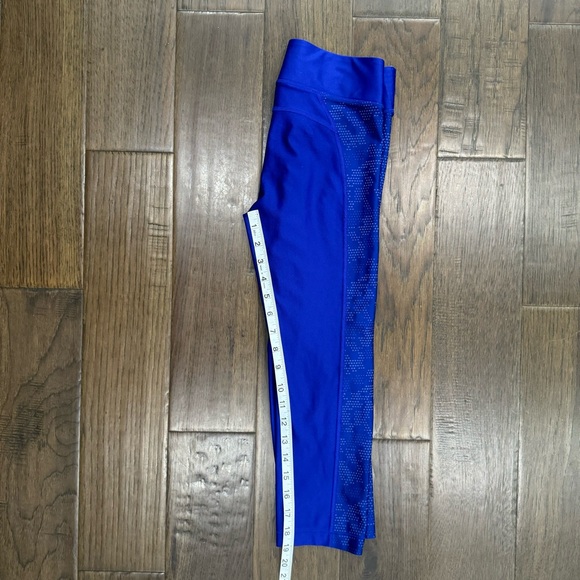 Under Armour Cropped Compression Leggings - Picture 6 of 8